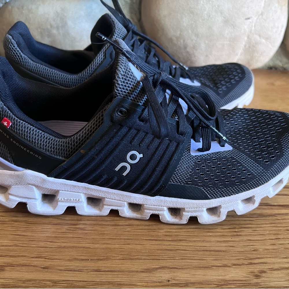 On Cloud Running Women’s Athletic Shoes - Picture 4 of 8